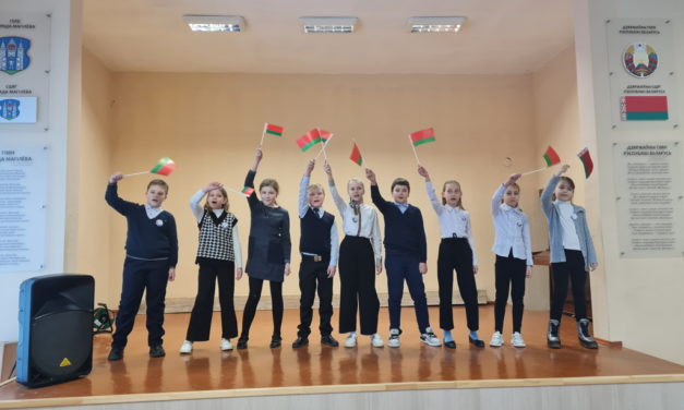 Нам песни эти забывать нельзя