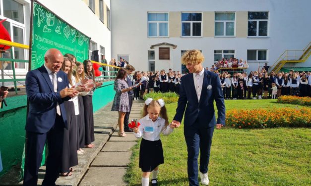 Сегодня во всех школах страны прозвенел первый звонок