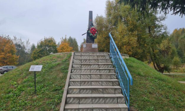 Уборка памятника