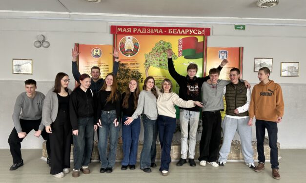 Вечер встречи выпускников: школа вновь собрала свою большую семью