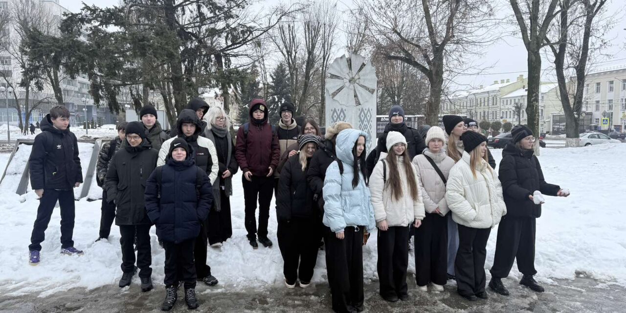 Урок мужества на большом экране: учащиеся 8 «А» и 8 «Д» классов посетили премьеру фильма «Душа защитника»