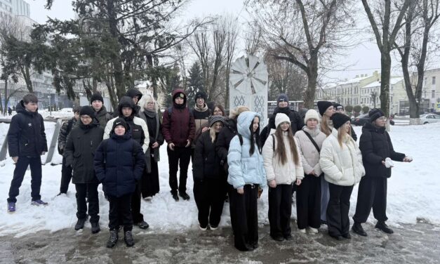 Урок мужества на большом экране: учащиеся 8 «А» и 8 «Д» классов посетили премьеру фильма «Душа защитника»