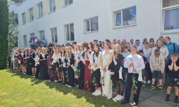 Старт во взрослую жизнь! Последний звонок для девятиклассников СШ №15