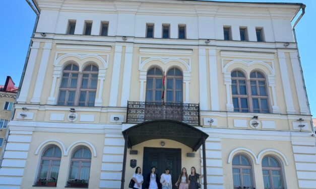 «Славный город на Днепре»: воспитанники лагеря «Лидер» в городской краеведческой квест‑игре